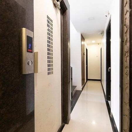 Hotel Girgoan Palace Мумбай Екстериор снимка