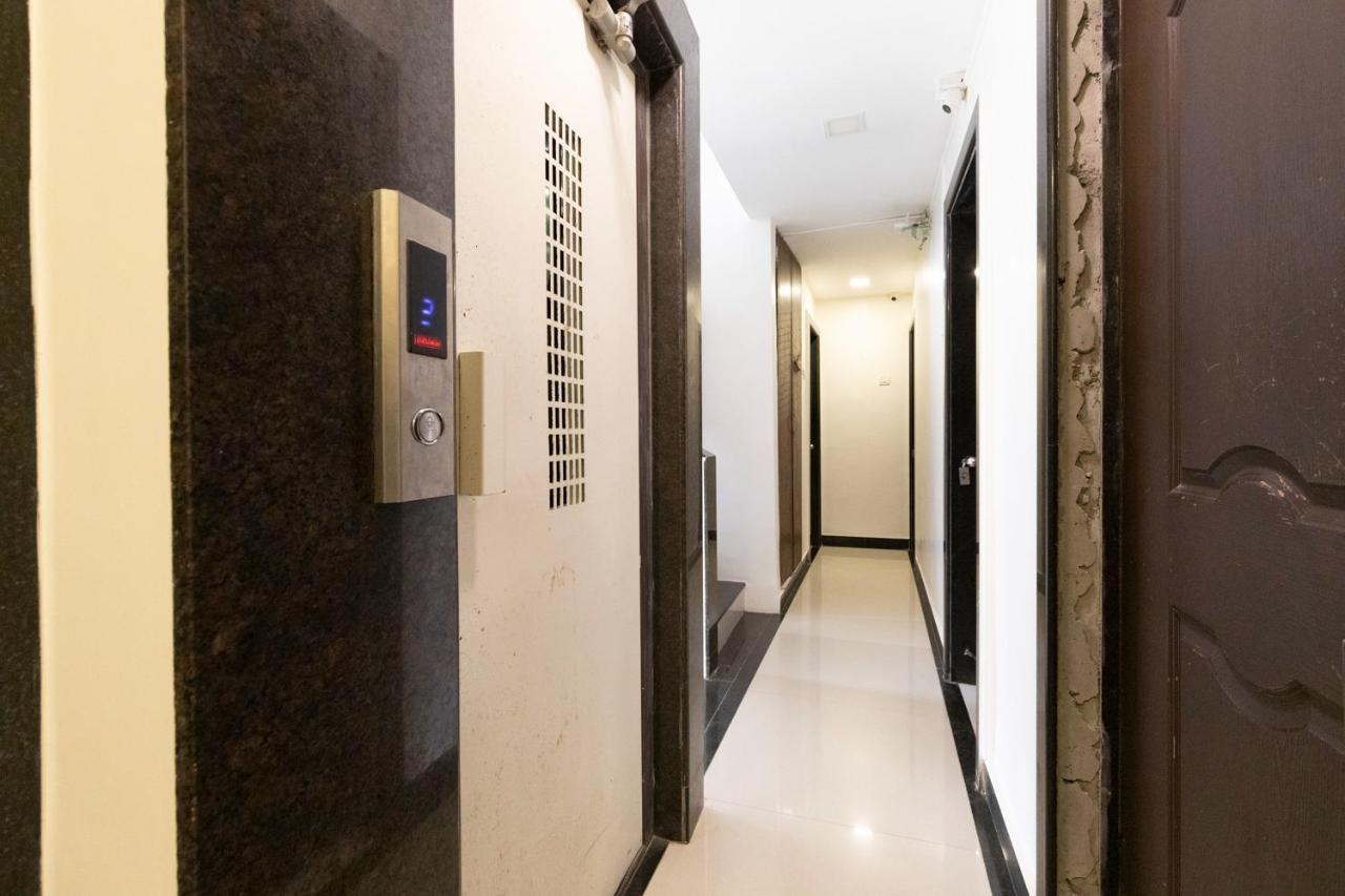 Hotel Girgoan Palace Мумбай Екстериор снимка